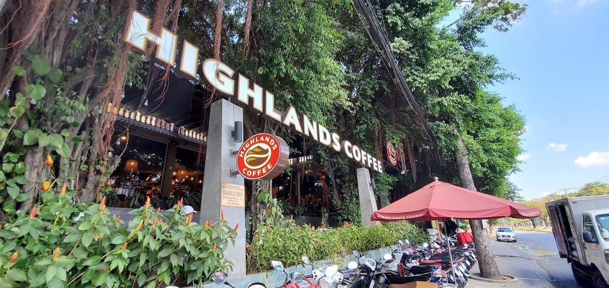 Không gian quán cà phê Highlands Coffee (Aeon Mall Bình Tân) tại Aeon Mall Bình Tân, Bình Tân, 4.2/5 từ 1.541 đánh giá trên Google Maps Không gian quán cà phê Highlands Coffee (Aeon Mall Bình Tân) tại Aeon Mall Bình Tân, Bình Tân, 4.2/5 từ 1.541 đánh giá trên Google Maps
