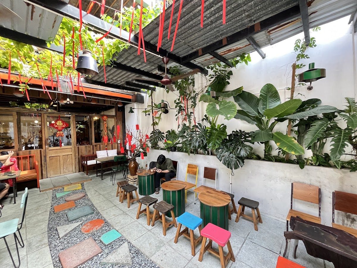 Không gian quán cà phê Cà Kê Café tại 29/12 Nguyễn Gia Trí, Bình Thạnh, 4.6/5 từ 587 đánh giá trên Google Maps Không gian quán cà phê Cà Kê Café tại 29/12 Nguyễn Gia Trí, Bình Thạnh, 4.6/5 từ 587 đánh giá trên Google Maps