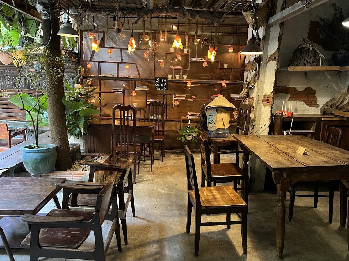 Không gian quán cà phê Cú Trên Cây Coffee tại 262 Ung Văn Khiêm, Phường 25, Bình Thạnh, 4.4/5 từ 1.817 đánh giá trên Google Maps Không gian quán cà phê Cú Trên Cây Coffee tại 262 Ung Văn Khiêm, Phường 25, Bình Thạnh, 4.4/5 từ 1.817 đánh giá trên Google Maps