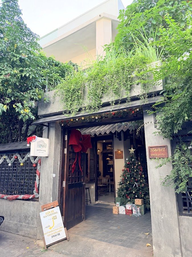 Không gian quán cà phê Gathering Coffee tại 356/6/2 Bạch Đằng, Phường 14, Bình Thạnh, 4.2/5 từ 401 đánh giá trên Google Maps Không gian quán cà phê Gathering Coffee tại 356/6/2 Bạch Đằng, Phường 14, Bình Thạnh, 4.2/5 từ 401 đánh giá trên Google Maps