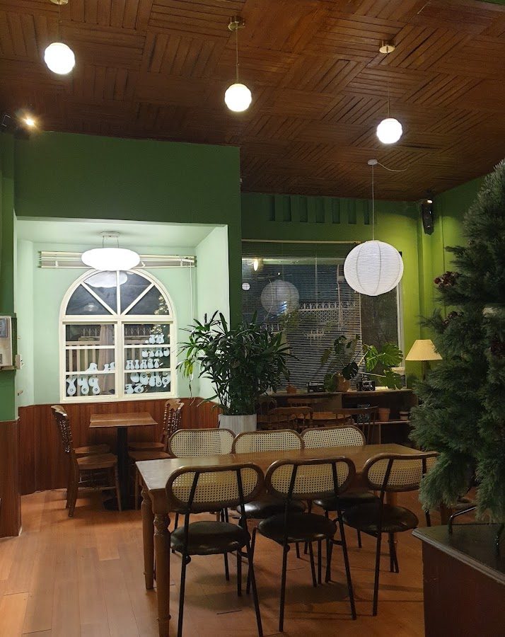 Không gian quán cà phê We.cafèteria tại 99/2 Nơ Trang Long, Phường 11, Bình Thạnh, 4.7/5 từ 399 đánh giá trên Google Maps Không gian quán cà phê We.cafèteria tại 99/2 Nơ Trang Long, Phường 11, Bình Thạnh, 4.7/5 từ 399 đánh giá trên Google Maps