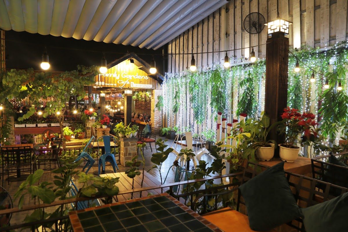 Không gian quán cà phê Family Gardens Café tại 438 Phan Văn Trị, Phường 7, Gò Vấp, 4.2/5 từ 3.764 đánh giá trên Google Maps Không gian quán cà phê Family Gardens Café tại 438 Phan Văn Trị, Phường 7, Gò Vấp, 4.2/5 từ 3.764 đánh giá trên Google Maps