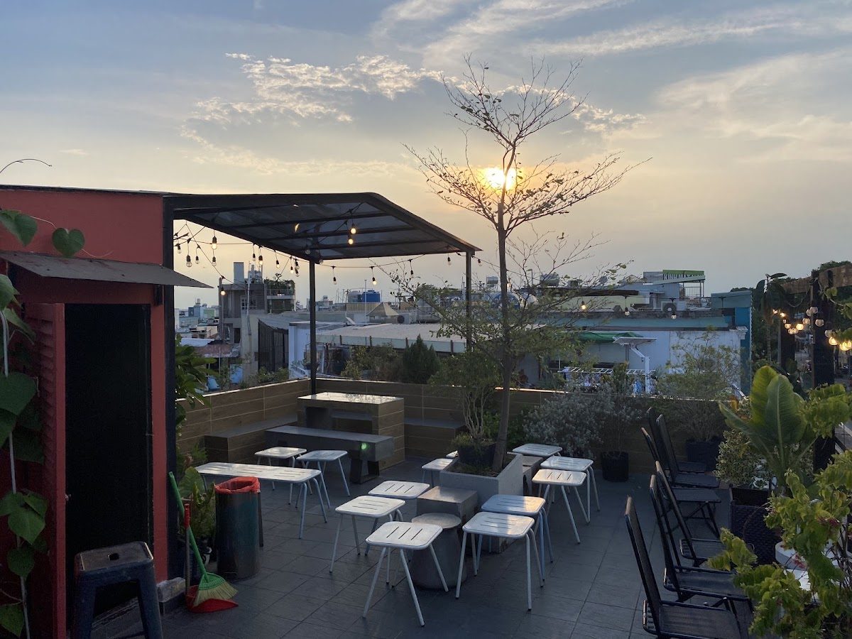 Không gian quán cà phê LAVA Coffee tại 61 Quang Trung, Phường 10, Gò Vấp, 4.3/5 từ 1.064 đánh giá trên Google Maps Không gian quán cà phê LAVA Coffee tại 61 Quang Trung, Phường 10, Gò Vấp, 4.3/5 từ 1.064 đánh giá trên Google Maps