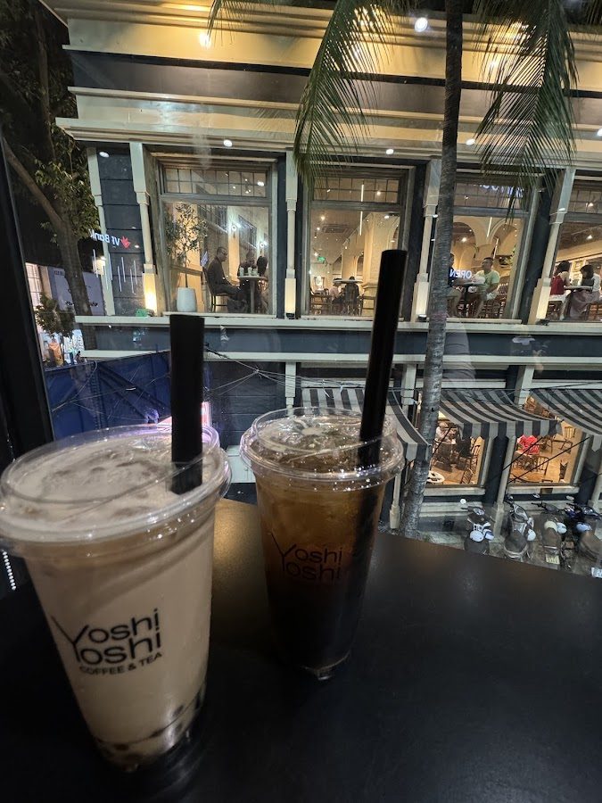 Không gian quán cà phê YoshiYoshi Coffee & Tea tại 48 Quang Trung, Phường 10, Gò Vấp, 4.6/5 từ 1.428 đánh giá trên Google Maps Không gian quán cà phê YoshiYoshi Coffee & Tea tại 48 Quang Trung, Phường 10, Gò Vấp, 4.6/5 từ 1.428 đánh giá trên Google Maps