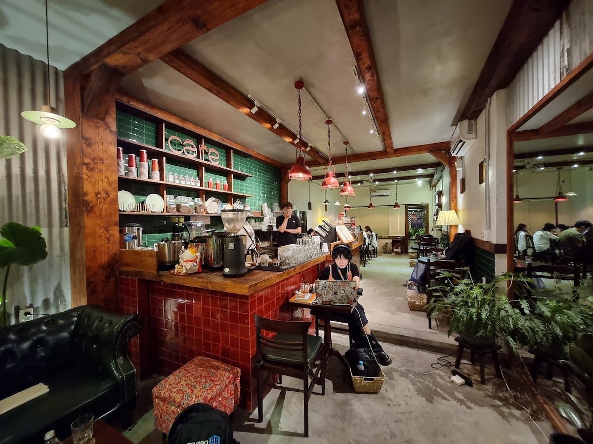 Không gian quán cà phê Cà Rề Cafe tại Lầu 4-6, 35 Nguyễn Văn Tráng, Quận 1, 4.4/5 từ 421 đánh giá trên Google Maps