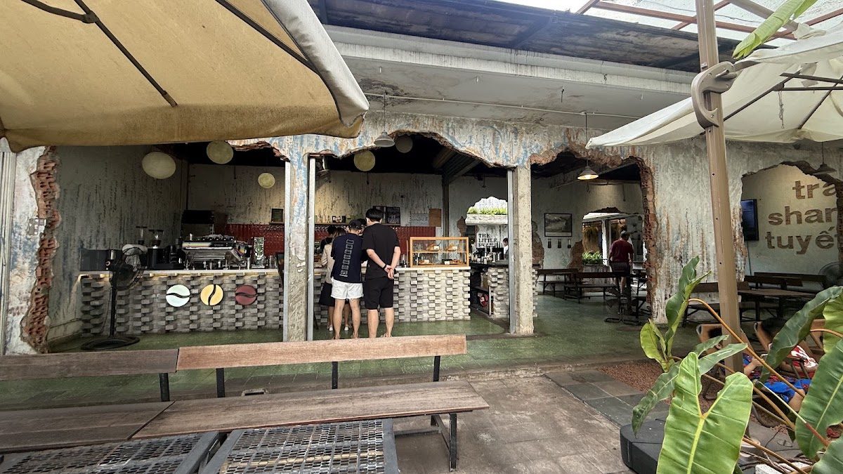 Không gian quán cà phê The Little Bean Coffee tại Lầu 2, 75 Cao Thắng, Phường 3, Quận 3, 4.4/5 từ 835 đánh giá trên Google Maps