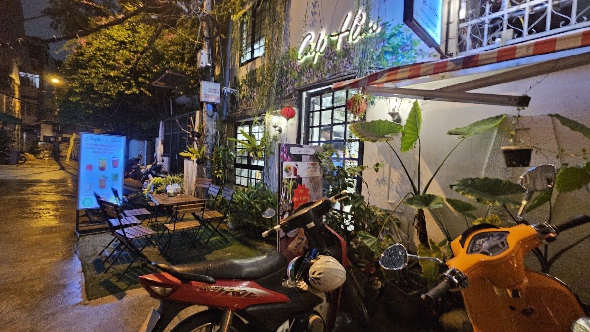 Không gian quán cà phê Cà Phê Nhà Hẻm tại 254/4 Bến Vân Đồn, Phường 5, Quận 4, 4.7/5 từ 170 đánh giá trên Google Maps