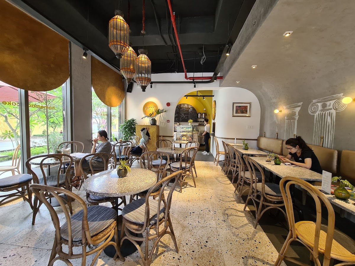 Không gian quán cà phê Nap by Napoly Cafe tại Shophouse B1.01, 34-35 Bến Vân Đồn, Phường 12, Quận 4, 4.3/5 từ 147 đánh giá trên Google Maps