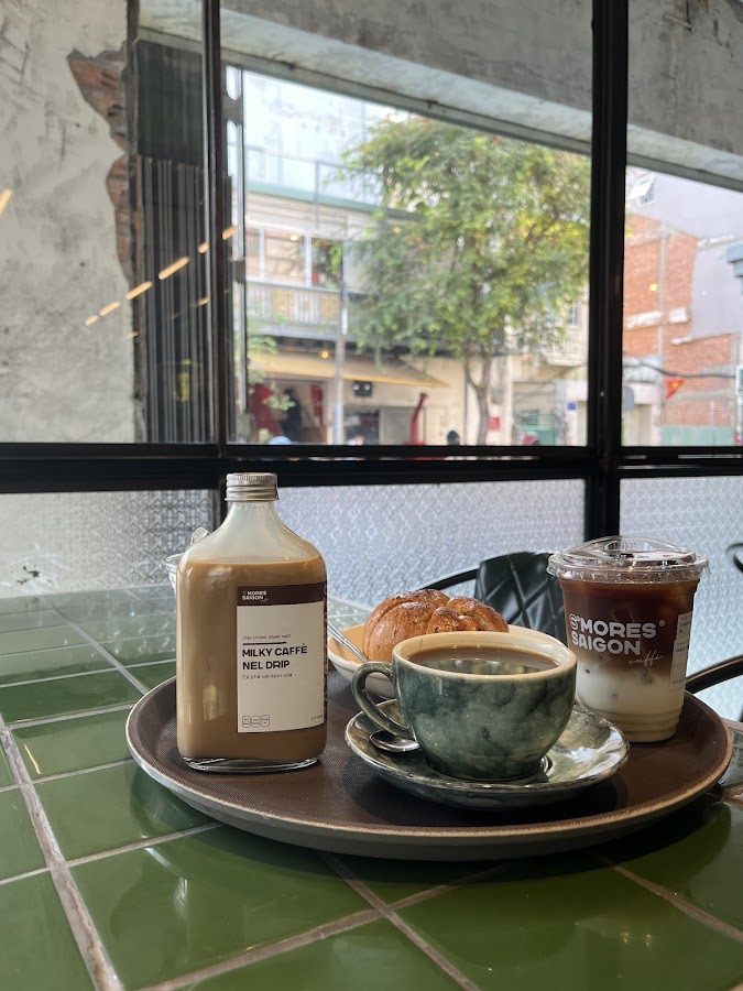 Không gian quán cà phê S Không gian quán cà phê S'mores Saigon Caffè tại 123 Trần Hưng Đạo, Phường 10, Quận 5, 4.2/5 từ 784 đánh giá trên Google Maps