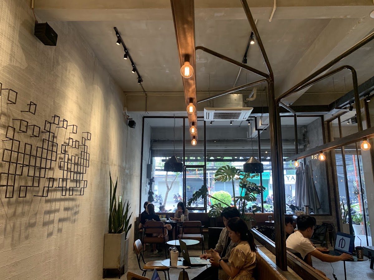 Không gian quán cà phê Ticos Coffee Bàu Cát tại 145-147 Bàu Cát, Phường 14, Tân Bình, 4.1/5 từ 798 đánh giá trên Google Maps Không gian quán cà phê Ticos Coffee Bàu Cát tại 145-147 Bàu Cát, Phường 14, Tân Bình, 4.1/5 từ 798 đánh giá trên Google Maps