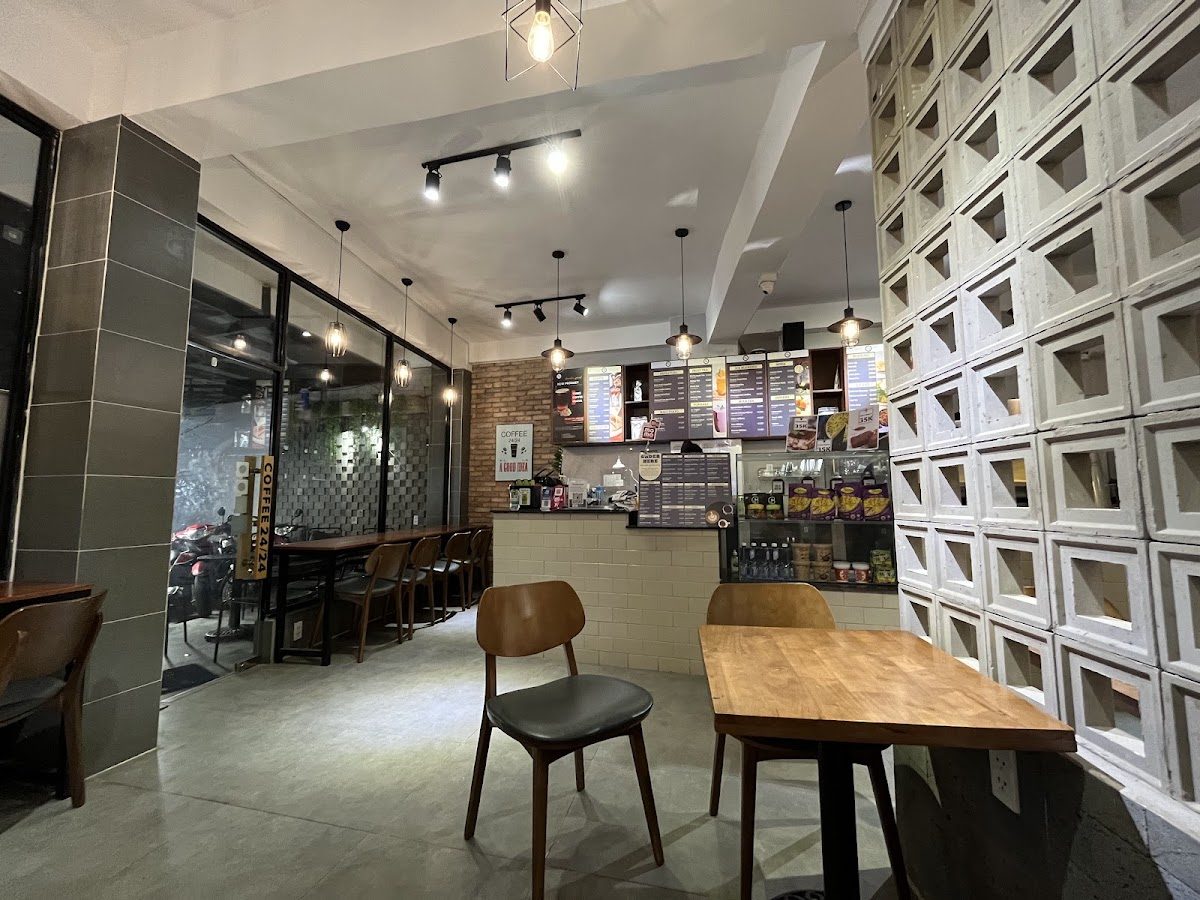 Không gian quán cà phê Coffee 24/24 tại 81 Hoàng Diệu 2, Thủ Đức, 4.8/5 từ 2.488 đánh giá trên Google Maps