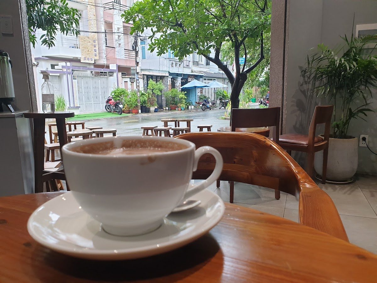 Không gian quán cà phê Ngôi Nhà Gỗ tại 565 Kha Vạn Cân, Thủ Đức, 4.5/5 từ 173 đánh giá trên Google Maps