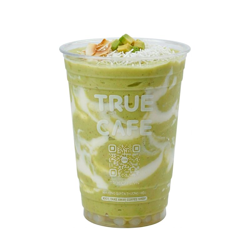 Ly Sinh Tố Bơ True Cafe màu xanh nhạt, phủ dừa sợi và miếng bơ tươi trên mặt